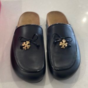 Tory Burch mules black leather comes with box and dust bag